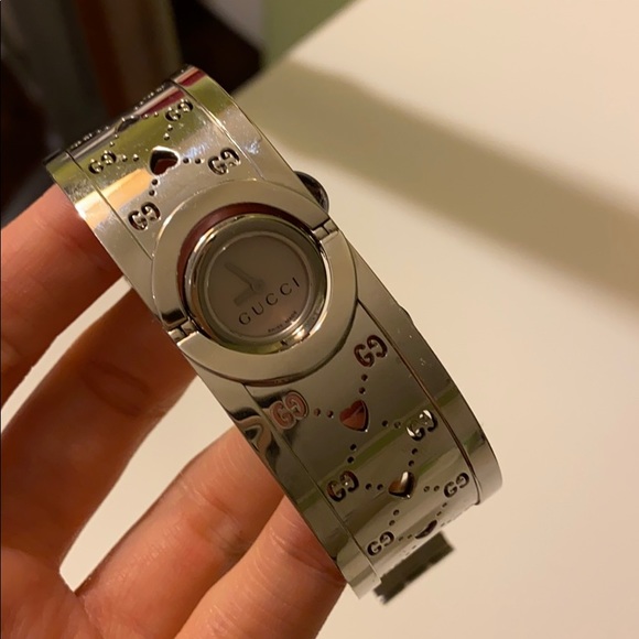 Gucci Watch w 💕 - Picture 1 of 4